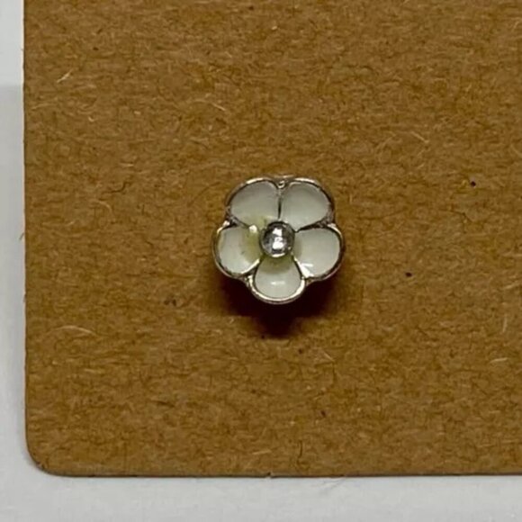 Claire's Sensitive Solution Flower Earrings White Silver Tone Stud Flowers NWOT - Picture 2 of 7